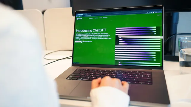  AI and stock laptops لپ تاپ استوک در کتار هوش مصنوعی