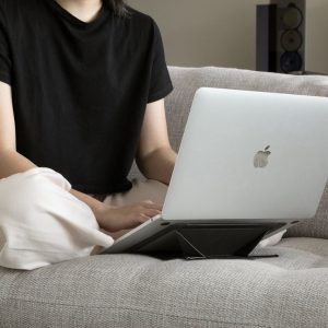 پایه لپ‌تاپ: چرا و چگونه از آن استفاده کنیم؟